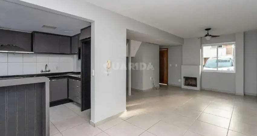Casa em condomínio semi-mobiliada com 3 dormitórios, sendo 1 suíte no bairro alto petrópolis.