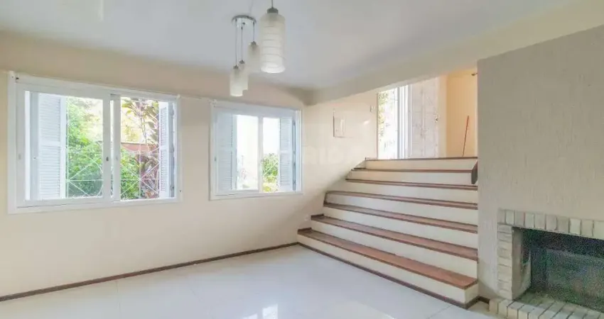 Casa residencial com piscina e 3 dormitórios, sendo 1 suíte, no bairro ipanema.