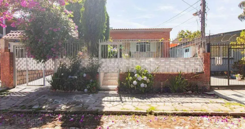 Casa residencial com piscina de 3 dormitórios, sendo 1 suítes, no bairro ipanema.