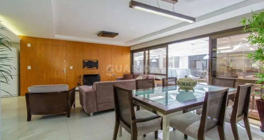 Amplo apartamento mobiliado de 2 quartos, suíte, pátio coberto e churrasqueira!