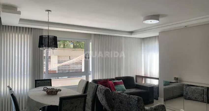 Apartamento mobiliado com 2 dormitórios, 1 suíte e 1 vaga de garagem, no bairro petrópolis