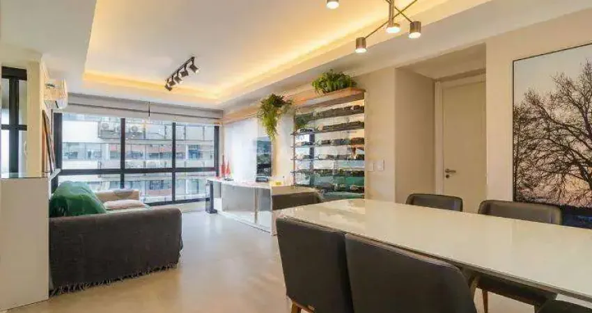 Apartamento mobiliado de 3 dormitórios, sendo 1 suíte, e 2 vagas de garagem no bairro cristal