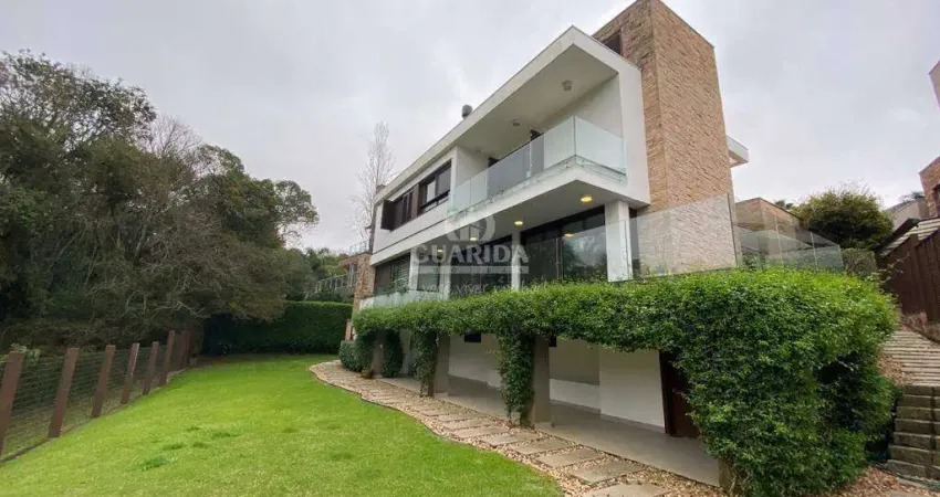 Linda casa de alto padrão situada no condomínio reserva do arvoredo.