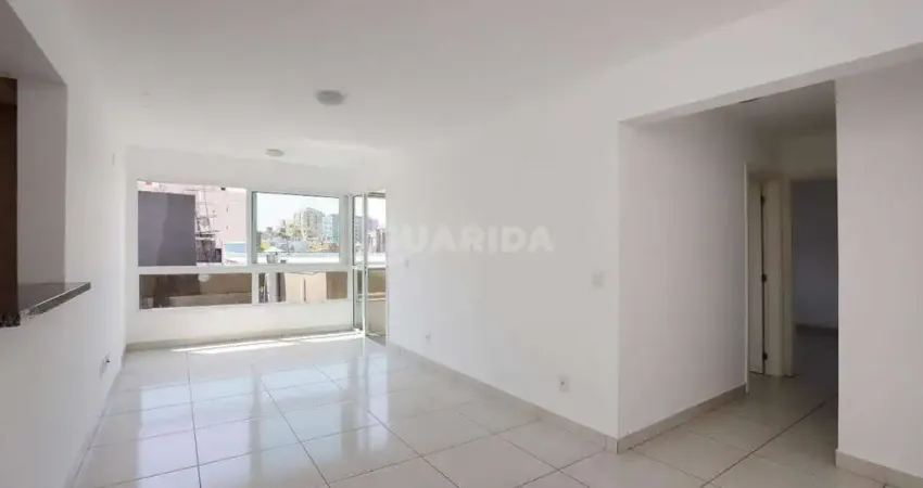 Apartamento com 2 dormitórios, sendo 1 suíte, e 1 vaga de garagem na cidade baixa