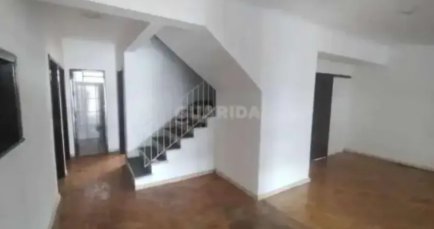 Casa residencial com 4 dormitórios sendo 1 suíte para alugar no bairro sarandi.