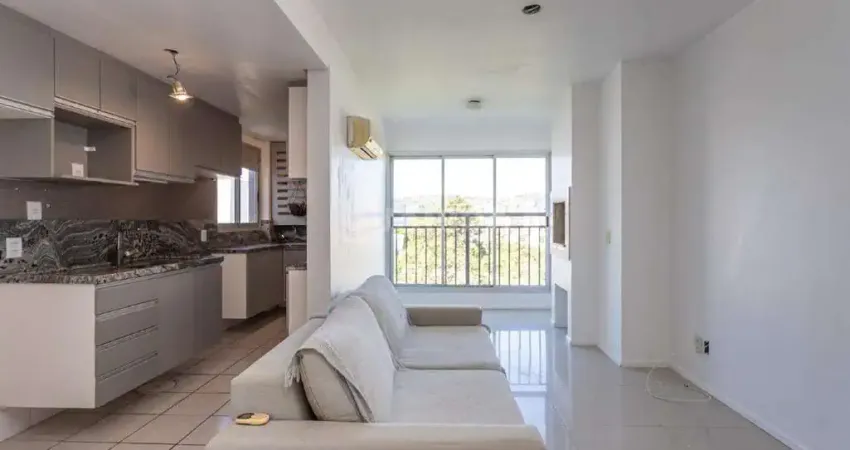 Apartamento semimobiliado com 2 dormitórios, sendo 1 suíte e 2 vagas no bairro central park.