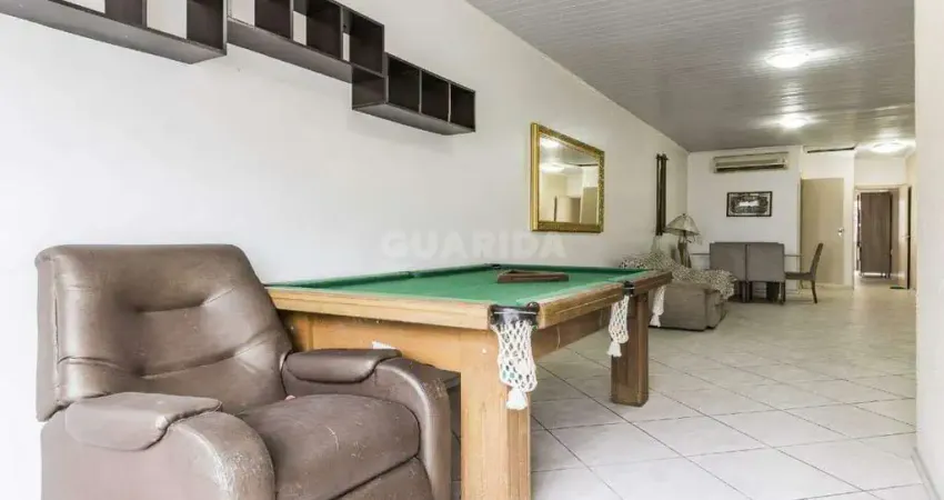 Imponente casa mobiliada de dois andares e 3 dormitórios na Avenida Bahia!