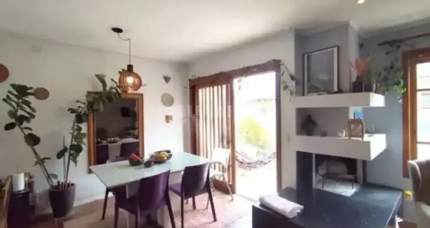 Casa Mobiliada em Condomínio para aluguel, 4 quartos, 1 suíte, 2 vagas, Menino Deus - Porto Alegre/RS