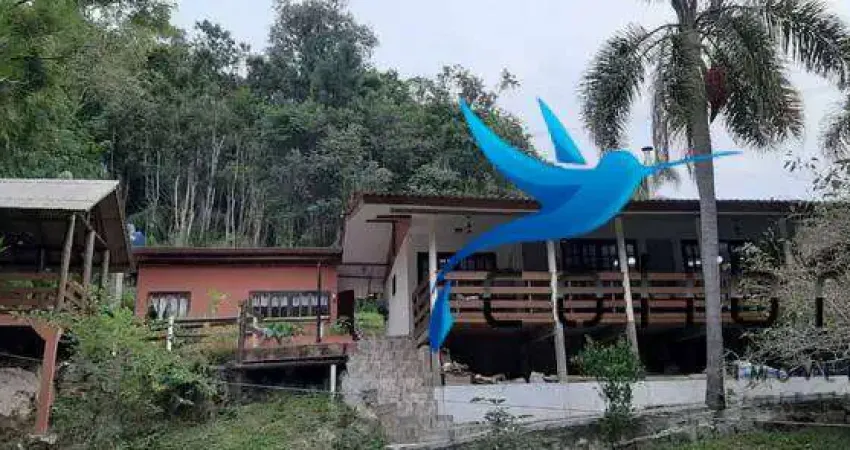 Linda Chácara em Clube de Campo(condomínio) em Agudos do Sul