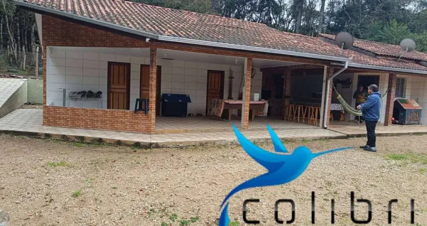 Linda chácara pronta para moradia ou lazer com o Rio da Várzea nos fundos