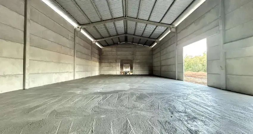 Galpão disponível para locação com 520 m2 em região industrial na cidade de Inda