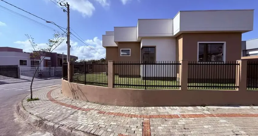Casa à venda com 3 dormitórios sendo 1 suíte, amplo living, lavanderia e passage