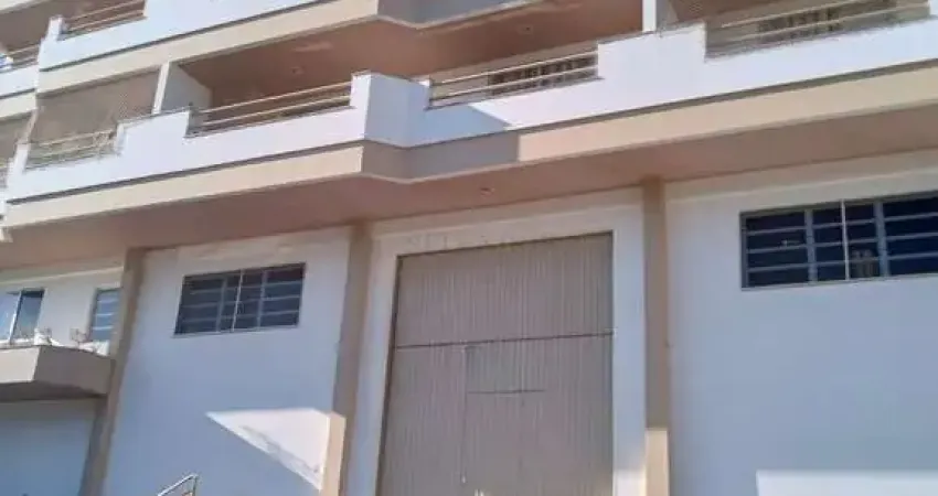 Galpão com 657,71 m2, pé direito com 5,85 m e doca para alugar na cidade de blum