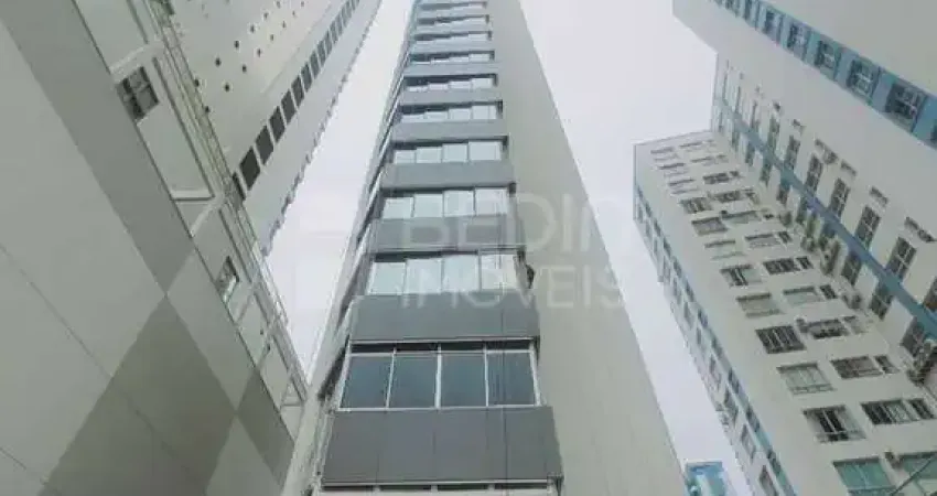 Apartamento 04 dormitórios frente mar locação anual