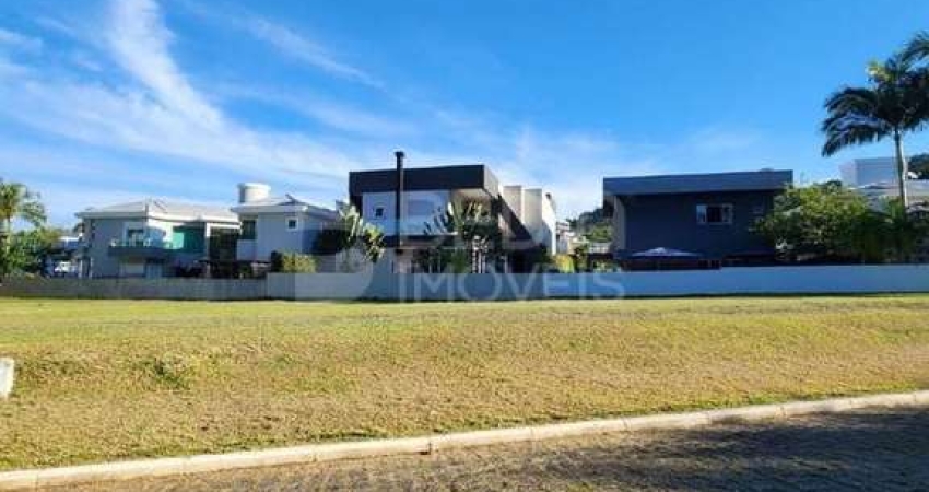 Terreno 797m² a venda condomínio Horizontal da Brava
