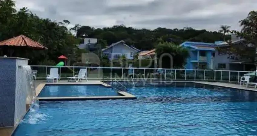 Casa 03 dormitórios a venda condomínio fechado recanto dos pássaros camboriú