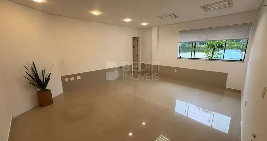Sala comercial para alugar na Rua Rouxinol, 148, Ariribá, Balneário Camboriú