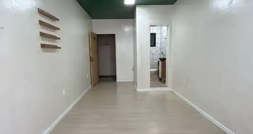 LOCAÇÃO - Sala aérea em centro comercial no centro de Balneário Camboriú