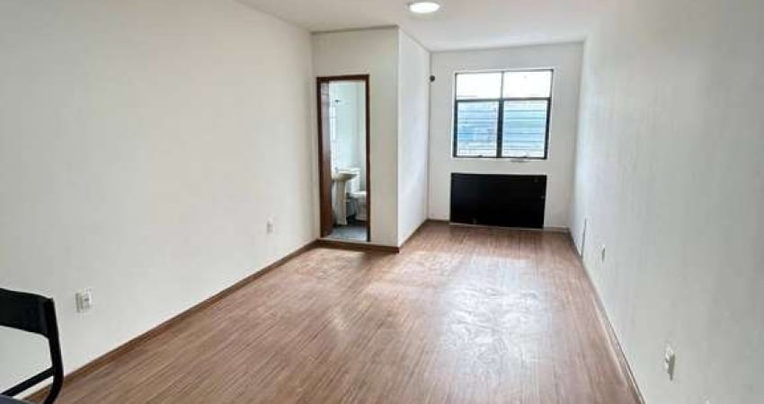 LOCAÇÃO - Sala comercial segundo piso 20m² no centro de Balneário Camboriú