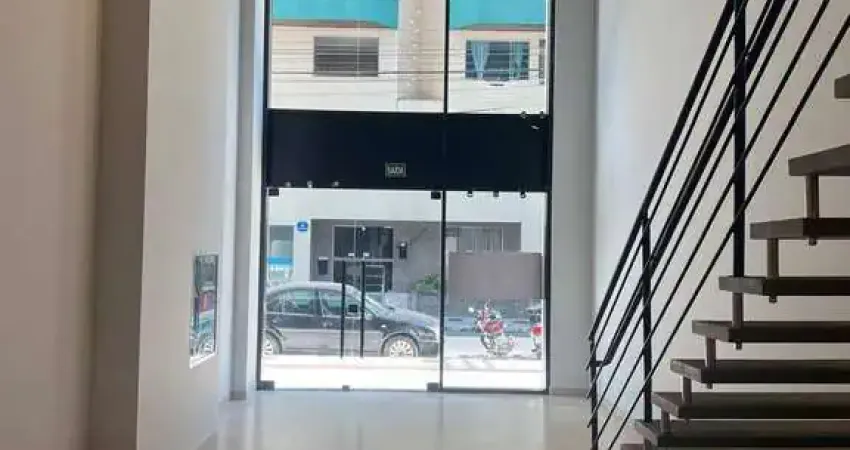 LOCAÇÃO - Ampla sala comercial com mezanino, oportunidade para seu negócio.