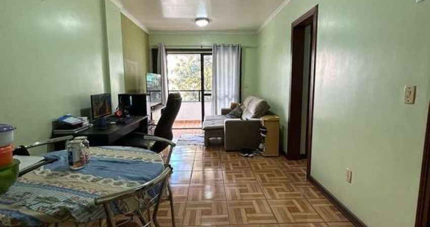 OPORTUNIDADE - Amplo apartamento diferenciado, poucos metros do mar, Centro