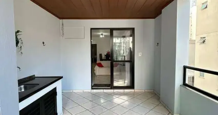 Amplo apartamento 01 suíte + 02 quartos, 270 metros do mar, centro.