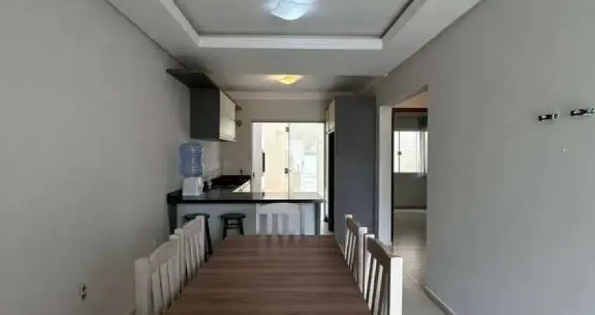 Apartamento térreo com terraço, 02 dormitórios, no bairro Santa Regina