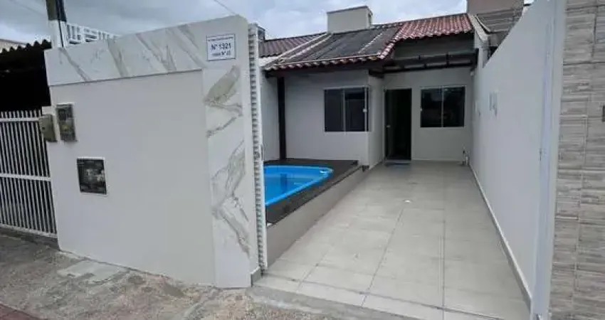 Oportunidade - excelente casa 02 dormitórios, semimobiliada e com piscina