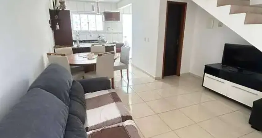 LOCAÇÃO MENSAL - Sobrado mobiliado, 02 dormitórios, bairro Ariribá