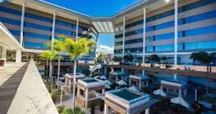 Recreio dos Bandeirantes. Loja com Jirau no Centro Comercial para Venda.