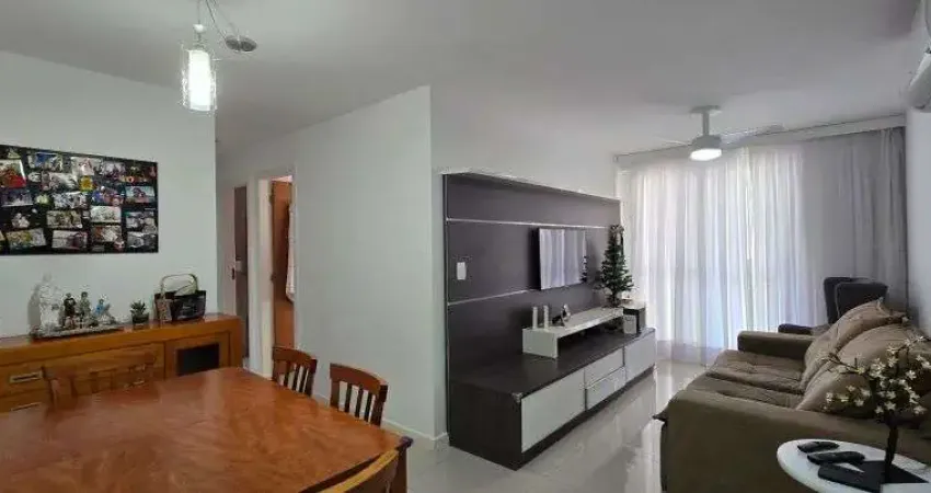 Freguesia. Apartamento com Salão, 3 Quartos, Sendo 1 Suíte e 2 Vagas.
