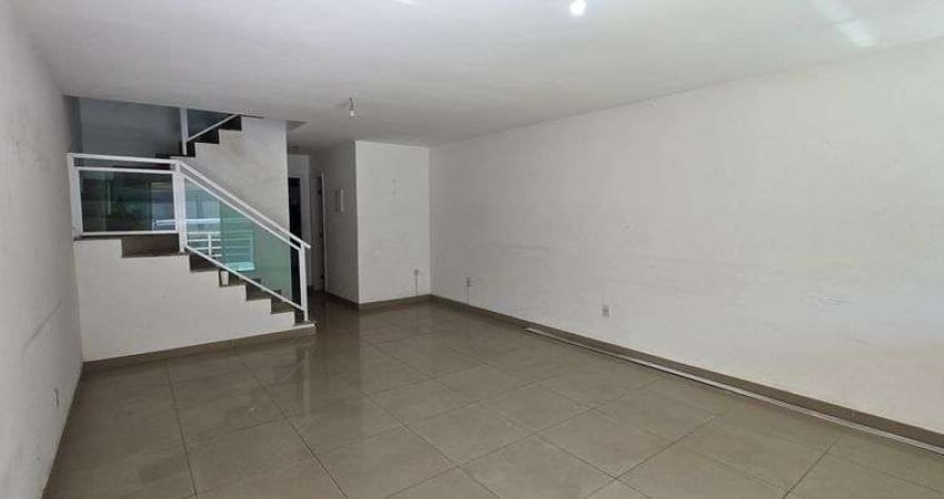 Freguesia. Casa no Bairro Araújo com 4 Quartos, Sendo 1 Suíte e Vaga de Garagem.