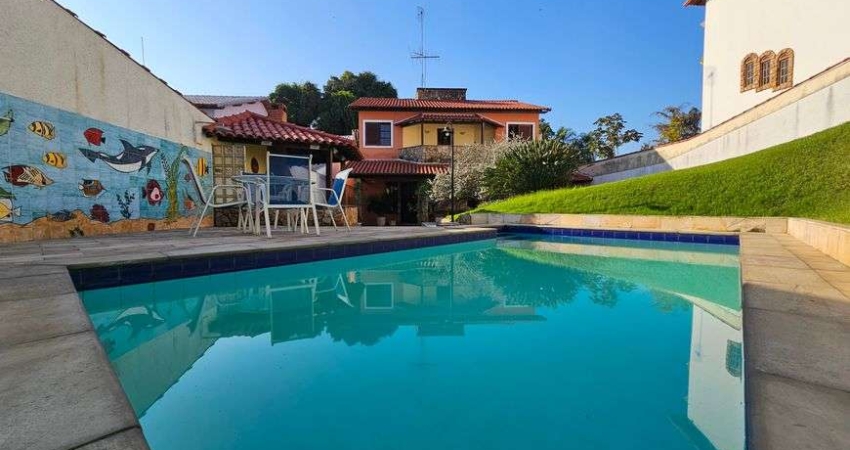 Anil. Condomínio Mirante da Barra. Casa Dúplex para Venda com 480m² com Salão, 5 Quartos e Quintal.