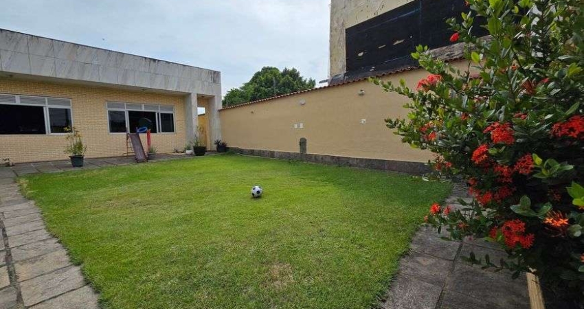 Taquara. Casa Linear. Salão, 3 Quartos, Sendo 1 Suíte e Vaga para 6 Veículos.