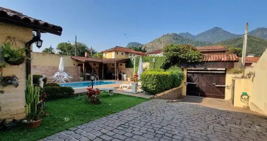Casa de condomínio sobrado para venda tem 600 metros quadrados com 3 quartos