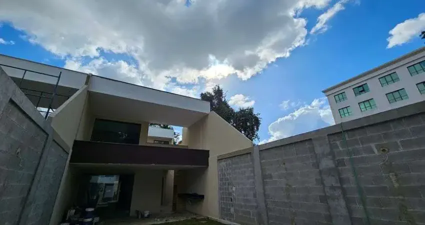 Freguesia - Jacarepaguá. Casa de Condomínio com 5 Quartos, Sendo 4 Suítes e 2 Vagas.