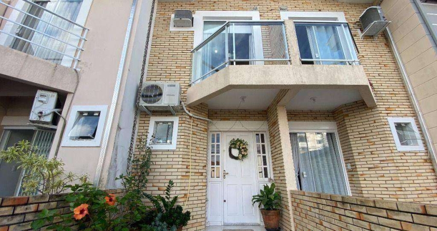 Casa com 3 dormitórios à venda, 110 m² por R$ 860.000,00 - Centro - Camboriú/SC