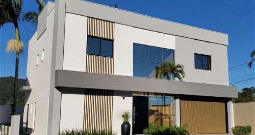 Casa 4 quartos para venda no bairro Barra em Balneário Camboriú