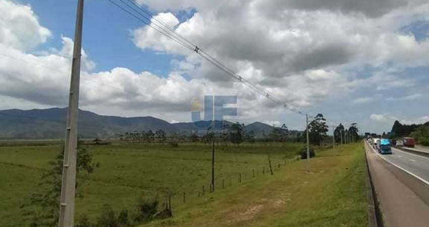 Terreno para loteamento e condomínio com grande potencial frente Br-101 .