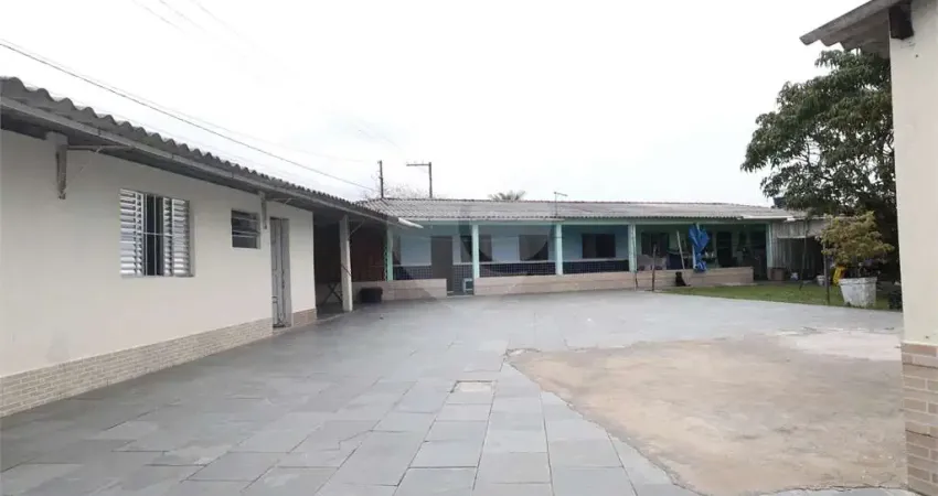 Casa com 2 quartos à venda no jardim Somar, Peruíbe