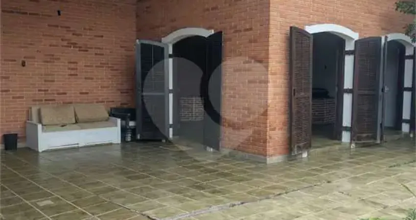 Casa térrea com 3 quartos à venda em Balneário Stella Maris - SP