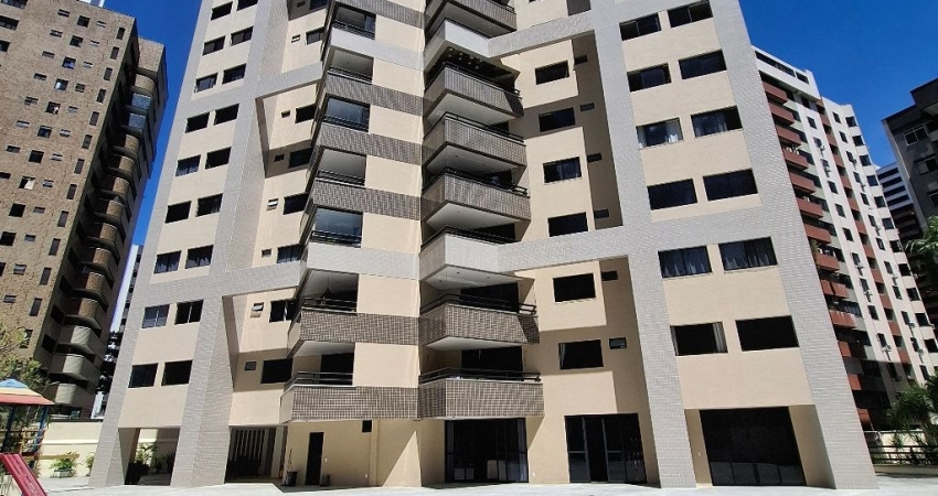 Apartamento no Meireles, próximo ao Clube do Náutico, Nascente, c/ Sala, Varanda e 03 Suites.