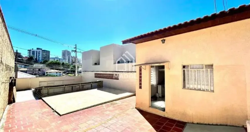 Casa à Venda em Centro, Ponta Grossa - PR