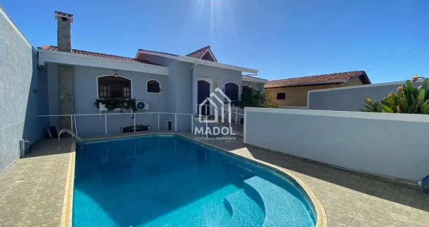 Casa à Venda em Oficinas, Ponta Grossa - PR