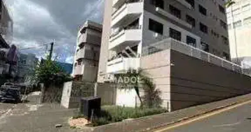Apartamento à Venda com 3 quartos, 4 banheiros, 2 vagas e 170m² por R$ 650.000