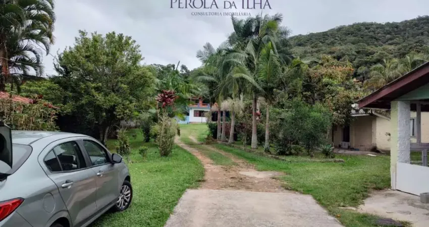 Terreno à venda no Sambaqui