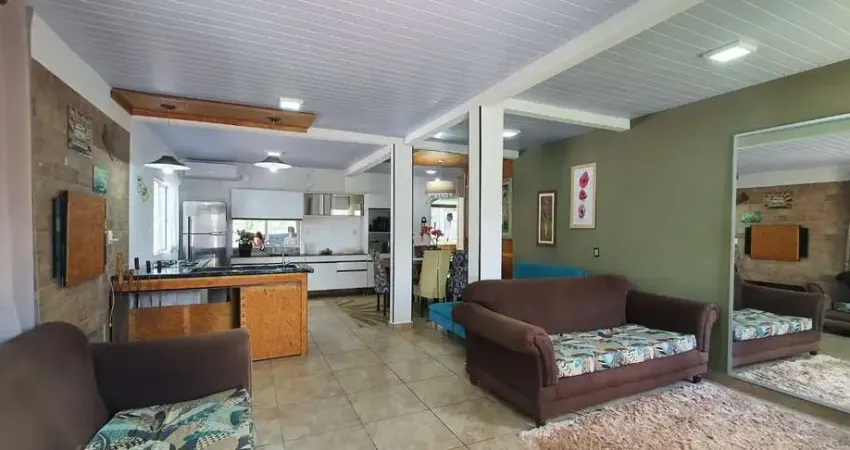 Excelente oportunidade de casa à venda em florianópolis-sc, no bairro cachoeira do bom jesus: 2 quartos, 1 suíte, 2 salas, 4 banheiros, 4 vagas de garagem, 120m² de área.