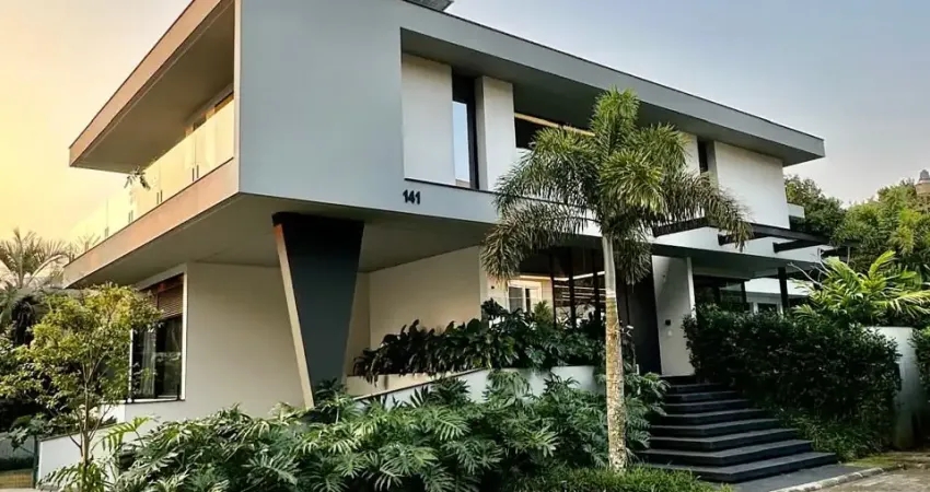 Venha conhecer esta espetacular casa de alto padrão! Com 4 quartos, 4 suítes, 4 banheiros, 4 vagas de garagem e uma área total de 430m2, esta residência é simplesmente deslumbrante.