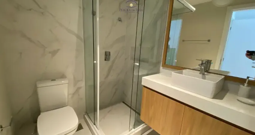 Venha viver no paraíso do Novo Campeche! Este incrível apartamento de 3 quartos, sendo 3 suítes, com 4 banheiros, 2 vagas de garagem e 140,23 m² de área privativa está esperando por você.