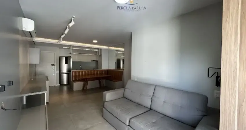 Não perca a chance de adquirir este incrível apartamento no bairro Itacorubi, em Florianópolis. Com 3 quartos, sendo 1 suíte, 2 banheiros, 2 vagas de garagem e 89,21 m2 de área, este imóvel é perfeito